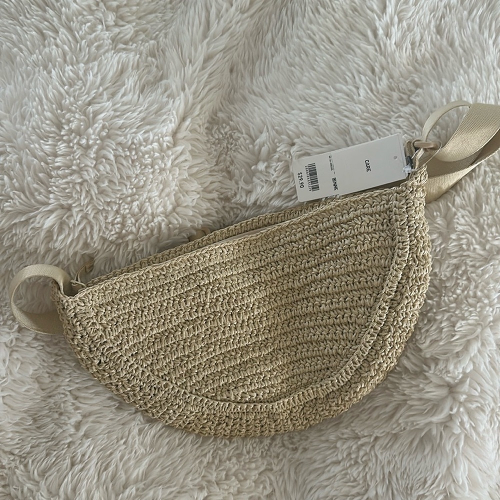 Uniqlo round mini crochet crossbody bag